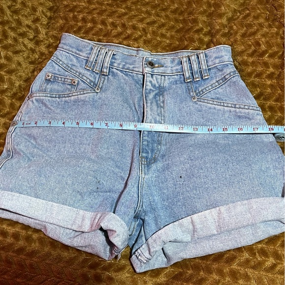 Vintage high waisted blue jean shorts - Picture 6 of 7